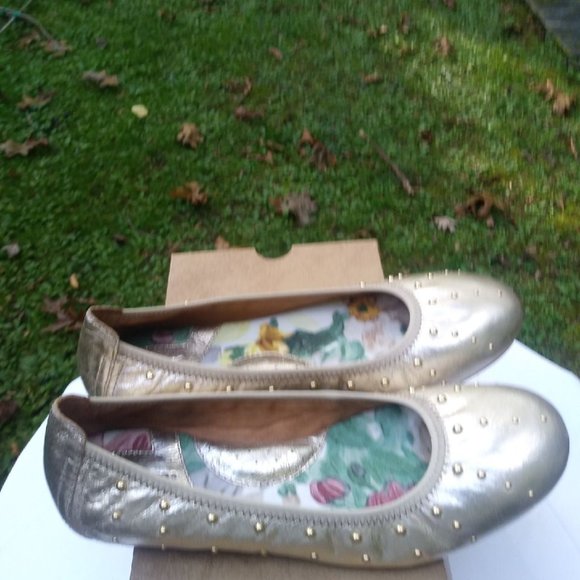 Born Women's Gold Stud Julianne - Picture 4 of 10